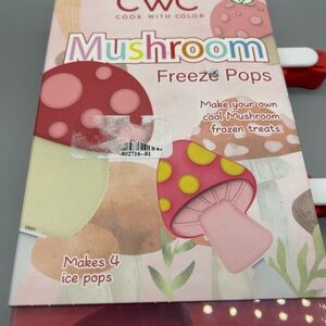CWC Mushroom Freeze Pops Mold, NWT
